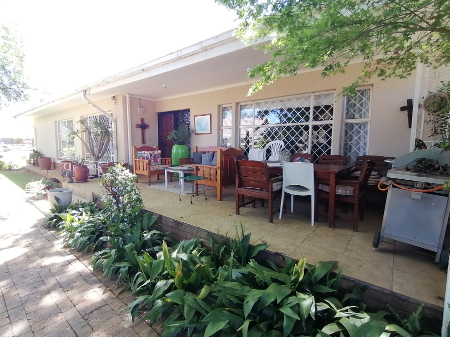 3 Bedroom Property for Sale in Flamwood North West